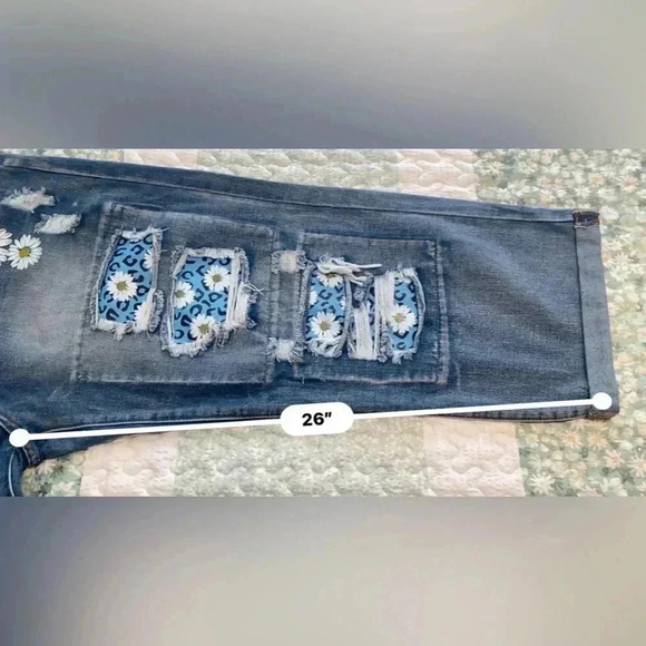 Distressed Daisy Boho Hippie Jeans Adorable 2X NWOT - Picture 5 of 11